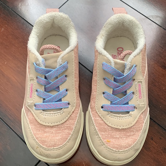 3/30$ BUNDLE SALE! 
Gently used Osh Kosh toddler sneaker size 8 - Picture 2 of 6